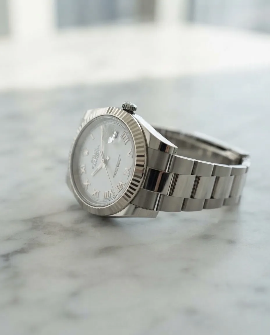 Illustrative render — reading the listing of the Rolex Datejust 41 (steel, white gold fluted bezel, white Roman dial)