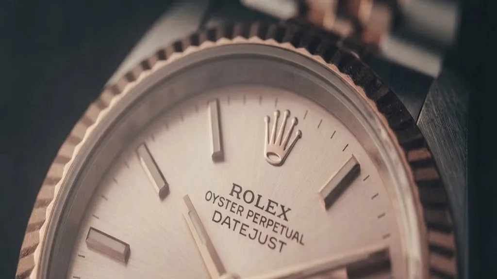 Illustrative render — everose, not yellow of the Rolex Lady-Datejust 26 ref. 179171 (steel and 18k Everose gold, pink dial, fluted bezel, Jubilee bracelet, pre-owned)