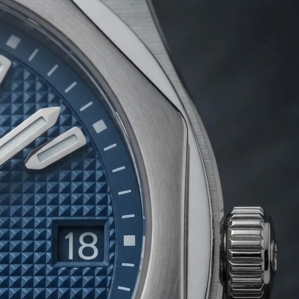 Illustrative render — why the laureato is the one to buy of the Girard-Perregaux Laureato 42 81010-11-431-11A (steel, blue Clous de Paris dial, bracelet)