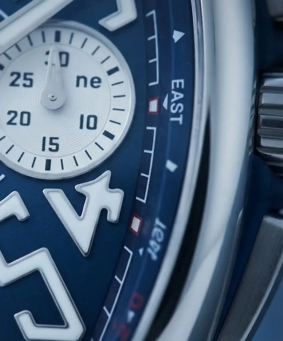 Illustrative render — the yachting dial, without the gold of the Franck Muller Vanguard Yachting V 45 CC DT AC.BL chronograph (polished steel, blue compass dial, blue rubber strap with textured top)